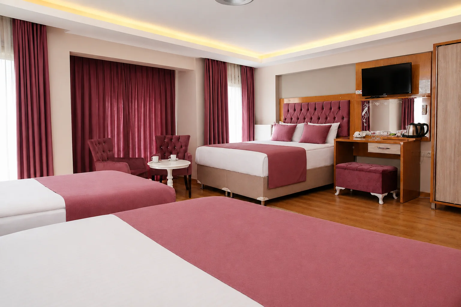 Family Suite Room With French Balcony 5 Pax